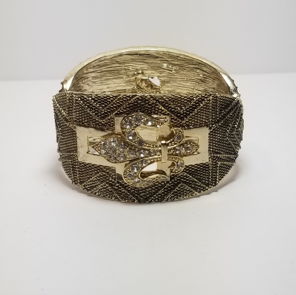 ORNATE GOLD TONE FLEUR DE LIS BANGLE BRACELET - Picture 8 of 8